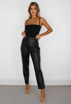 Drinks Outfits, Girls Night Out Outfits, Vegas Outfit, Bachelorette Outfits, Black Leather Pants, Looks Black, Slim Leg Pants, Night Out Outfit, Dinner Outfits