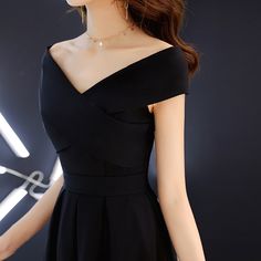 Dressy V-neck Maxi Dress For Prom Season, V-neck Bridesmaid Dress For Prom Season, Evening V-neck Dress With Sweetheart Neckline For Prom, Dressy V-neck Dress For Banquet, Elegant V-neck Maxi Dress For Banquet, Elegant V-neck Bridesmaid Dress For Prom, Chic V-neck Prom Evening Dress, V-neck Maxi Dress For Wedding And Prom Season, V-neck Maxi Dress For Prom Evening