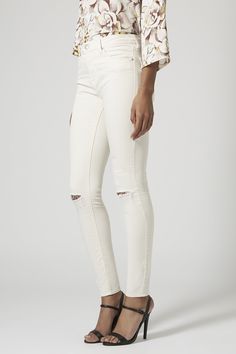 MOTO Winter White Ripped Leigh Jeans - Topshop Hottest Outfits, Ankle Grazer Jeans, Pretty Summer Dresses, Topshop Jeans, Katie Holmes, Topshop Outfit, Style Crush, Ripped Denim