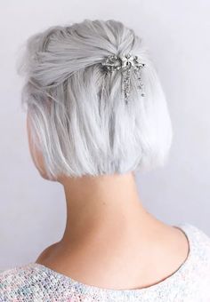 mariposa butterfly hair clip short white hair Grey Hair Accessories, Silver White Hair, Rose Inc, Short White Hair, Lilla Rose, Grey White Hair, Gorgeous Gray Hair