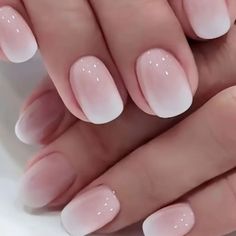 Brand New Original Box Mixed Pink/White Ombre Oval Shape Short Style Gel Stripe (Adhesive) Small File 24-Nails Included Pink White Nails, Fake Nails White, Unghie Sfumate, Short Fake Nails, Light Pink Nails, Ombre Acrylic Nails, Manicure Tips, Gradient Nails, Stick On Nails