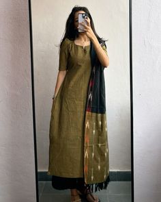 Simple Kurti With Dupatta, Chudi Designs Latest Cotton, Clg Wear Kurti, Cotton Dress Material Stitching Designs, Kurta Sets Designs Women, Kurta Set Stitching Ideas, Types Of Kurti, Ikkat Cotton Kurti Designs Latest, College Kurti