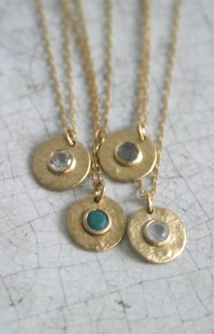 Necklace With Stone, Gold Disc Necklace, Rock Necklace, Gold Jewelry Simple, Minimal Jewelry, Gold Necklaces, Disc Necklace, Brass Jewelry