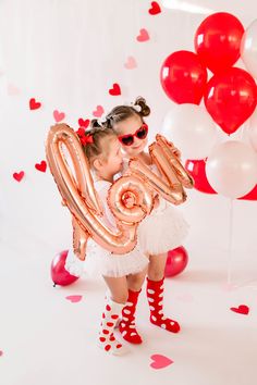 Valentines Baby Photoshoot, Valentines Day Shoot, Valentines Baby Photos, Sister Valentine, Valentines Diy Kids, Valentine Backdrop, Baby Birthday Photoshoot, Family Valentines Day