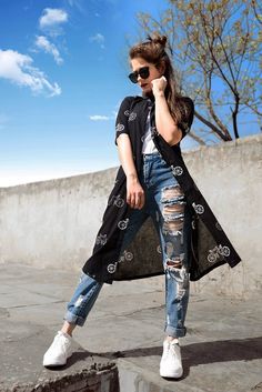 How To Wear Denim Jacket, Queen Woman, Quotes Queen, Casual Denim Jacket, Casual Indian Fashion, Long Kurti Designs, Ideas Quotes, Indian Designer Outfits