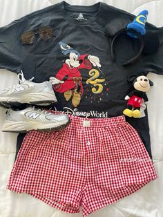 Goofy Inspired Outfit, Disney Aesthetic Halloween, Chip And Dale Disney Outfits, Disney Outfits Hot Weather, Pooh Disney Outfit, Cars Land Outfit, Aesthetic Disney World Outfits, Disney World Outfits Women October, Disneyland Outfits November