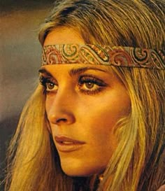 Mundo Hippie, Hippie Makeup, 70s Makeup, 60s Hippie, 70s Hair, Hippie Party, Fest Outfits, Fashion 70s, Mode Hippie