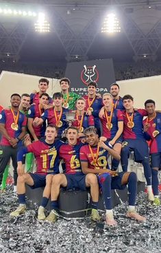 the men's soccer team is posing for a group photo with their trophy trophies