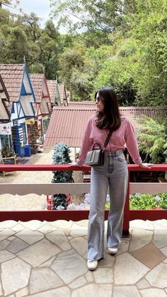 Jeans Sobek, Outfit Navidad, Work Vibes, Shirt Tutorial, Outfit Collection, Cute Images With Quotes, Photoshoot Idea, Real Style, Summer Style Casual