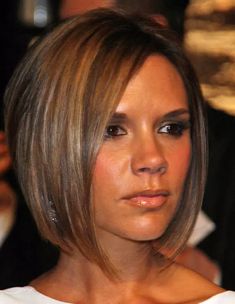 Corte Channel, Victoria Beckham Short Hair, Brunette Bob Haircut, Victoria Beckham Hair, Beckham Hair, Angled Bob Haircuts