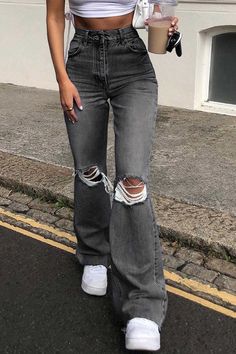 High Waist Straight Jeans, Wide Legged Jeans, Old Boots, Jeans Claro, Classic Pants, Classic Jeans, Flared Jeans, Autumn Fashion Women, Ripped Jeans