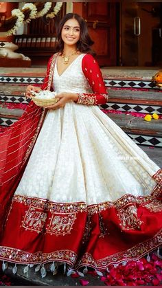 Annu's Creation/Annu Patel - India 🇮🇳 Traditional Poses, Good Haircut, Best Indian Wedding Dresses, Red Anarkali, Indian Bridesmaid Dresses, Latest Bridal Lehenga, Trendy Outfits Indian, Long Gown Design, Lehenga Designs Simple