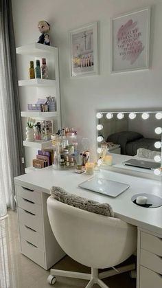 Basic Room Decor Ideas, Vanity Inspo, Beauty Room Vanity, White Room Decor, Room Redesign, Girly Room, Redecorate Bedroom