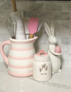 the kitchen counter is clean and ready to be used as a utensil holder