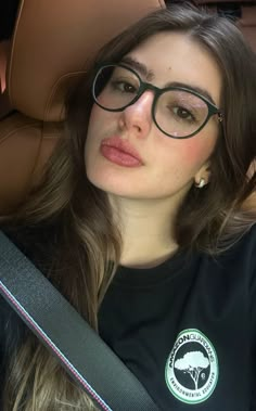 @sstyle.me Frames For Round Faces, No Make Up Make Up Look, Glasses For Round Faces, Classy Glasses, Glasses Inspiration, Chic Glasses, Glasses Trends, Glasses Makeup, Cute Glasses