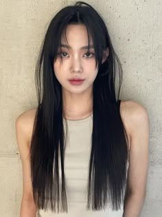 long sleek hair with side bangs Korean Haircut Women Straight Hair, Long Hair Styles Asian For Women, Bangs Hairstyles Long Straight, Straight Korean Hairstyles, Korean Hairstyle Long Straight, Korean Hairstyles 2023, Korean Hairstyle Straight Hair, Korean Woman Haircut, Korean Long Straight Hair