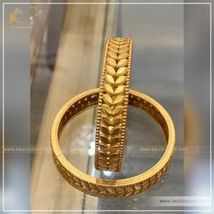 Pure Gold Bangles Design Indian, Thushi Bangles Gold, Traditional Gold Bangles Design, Gold Kade Designs For Women, Gold Bangles Indian Design Traditional, Traditional Bangles Gold, Gold Bangles For Women Indian