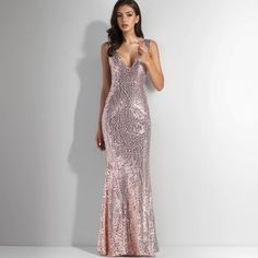 Olivia Mark - Evening Gown with Elegant Open Back and Sparkling Sequins - Floor-Length Formal Dress with Deep V-neck and Beaded Details Tutu Wedding Dress, Deep V Neck Dress, Princess Sleeves, Wedding Dress Styles, Boots Outfit, Dress Styles, V Neck Dress, Olivia Mark, Quarter Sleeve