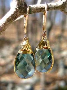 Green Quartz Stone Earrings with Gold Teal Earrings, Green Quartz, I Love Jewelry, Lovely Jewellery, Gold Drop Earrings, Pretty Jewellery, Quartz Stone, Stone Earrings, Gemstone Earrings