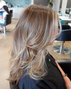 Light Brown Hair Highlight Ideas, Brunette Hair With Heavy Blonde Highlights, Blonde With Mocha Lowlights, Bronde Winter Hair, Bronde Balayage Winter, Dark Blonde For Winter, Dark Blonde Bob With Highlights, Partial Highlights For Blonde Hair, Thick Blonde Highlights On Brown Hair