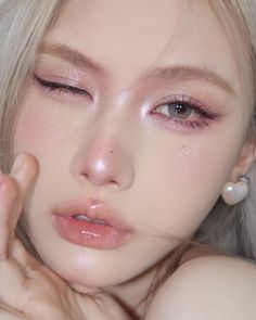 Pink Cool Tone Makeup, Jelly Eyeshadow Look, Pink Cool Tone Makeup Korean, Summer Cool Tone Makeup, Light Summer Makeup Looks, Summer Light Makeup, Princess Makeup Aesthetic, Baby Pink Makeup Looks, Pink Tone Makeup