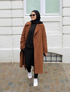 Black Long Coat Outfit Women, Long Coat Outfit Women, Coat Outfit Women, Style Long Coat, Europe Tour, Color Combinations For Clothes, Long Black Coat