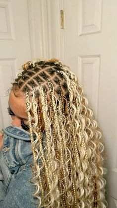 Blond Goddess Braids Black Women, Blonde Hairstyles For Black Women Braids, Blonde Scalp Braids, Blonde Goddess Braids Black Women, Boho Blonde Knotless Braids, Blond Boho Knotless Braids, Blond Twists, Braids Hairstyles Blonde, Unique Braid Hairstyles