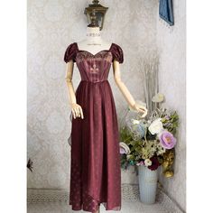 A lace-up dress that will make you look like a beautiful queen from the imperial era. The waist is high and the skirt is decorated with sheer chiffon. An elegant design that is loved over time. Try creating an elegant and glamorous atmosphere. 
 
 

 

 
 
 Color 
 
 Off white 
 wine red 
 Black 
 
 
 Size 
 
 XS size 
 
 Length: 129cm 
 Skirt length: 95cm 
 Bust: 84-89cm 
 Waist: 65-70cm 
 Sleeve length: 18cm 
 
 S size 
 
 
 Length: 130cm 
 Skirt length: 95cm 
 Bust: 89-94cm 
 Waist: 70-75cm Vintage Ball Gown Evening Dress For Banquet, Fitted Princesscore Prom Dress, Elegant Corset Dress With Ruched Bodice For Banquet, Banquet Evening Dress With Lace Trim, Elegant Corset Dress With Empire Waist, Elegant Corset Dress With Lined Bodice And Empire Waist, Vintage Ball Gown Dresses For Banquet, Elegant Dress With Lace Bodice, Formal Lace Overbust Dress