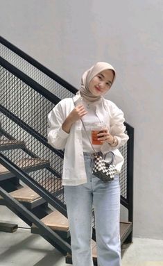 Outfit Hijab Casual Rok, Style Hijab Casual Jeans, Kondangan Outfit, Hijab Jeans, Ootd Jeans, Ootd Hijab Casual, Style Hijab