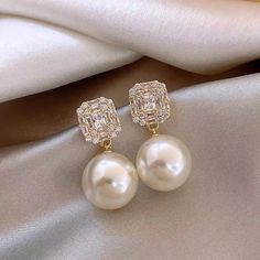 49547607900481 Elegant Pearl Earrings, Gold And Pearl Earrings, Pearl Earrings Designs, Wedding Earring, Formal Jewelry, Pearls Earrings, Pearl Accessories, Gold Pearl Earrings, Pearl Earrings Dangle