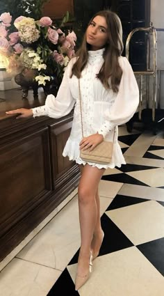 Classy Spanish Outfit, Short White Dress Outfit, Grace Foley, Rich Girl Style, Modern Preppy, Winter Fashion Outfits Casual, Looks Party, Wardrobe Tips