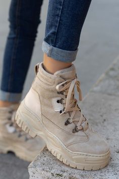 Army Boots Outfit, High Neck Sweater Outfit, Colored Boots, Gucci Boots, Pretty Shoes Sneakers, Lake Lodge, Emerald Lake, Beige Outfit, Girly Shoes