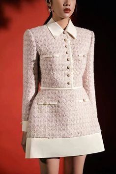 Olivia Mark - Tailored Two-Piece Dress Set in Elegant Lavender Hues and Bold Floral Design. Tweed Skirt Outfit, Tweed Fashion, Pink Tweed Jacket, Street Skirt, Zen Interiors, Floral Bodycon, Bodycon Floral Dress, Tweed Dress, Work Clothes