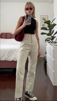 Cream Pants Outfit, Ootd Simple, Cream Pants, Pants Outfits, Look Stylish, How To Style, Pants Outfit, Night Club, To Look