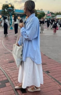 Wedding Attendee Dress Classy, Danish Summer Style, Copenhagen Street Style Summer 2024, Danish Street Style, White Skirt Outfits, Gala Outfits, Met Gala Outfits, Rose Parade, Mode Inspo