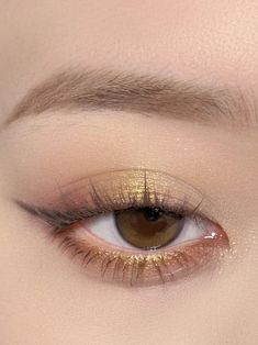 Easy Golden Eye Makeup, Simple Brown And Gold Eyeshadow, Soft Eyeshadow Looks Brown Eyes, Golden Hour Makeup Looks, Warm Eyeshadow Looks, Warm Eye Makeup, Golden Makeup Look, Golden Eye Makeup, Gold Makeup Looks