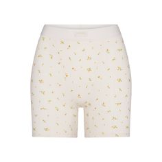 Like his boxers, only cooler. This long-enough pair covers with cool and breathable stretch-cotton and exudes a sporty look with boyfriend-inspired tops...