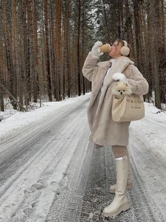 Snow Photoshoot, Cold Girl, Winter Outfits Aesthetic, Ootd Winter, Winter Inspo, Winter Photoshoot, Winter Fashion Outfits Casual