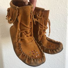 Found These Looking Brand New In A Thrift Store, Tons Of Life Left In Them! So Cute Just A Little Too Small For Me, I’m 6.5 And Wore Them A Bit. Don’t Mind The Water Bottles Propping Them Up Lol Leather Lace-up Moccasins For Festivals, Festival Leather Lace-up Moccasins, Festival Lace-up Leather Moccasins, Suede Closed Toe Moccasins For Festival, Moccasin Boot Pattern, Leather Moccasins Pattern, Moccasins Pattern, Pink Moccasins, Moccasin Ankle Boots