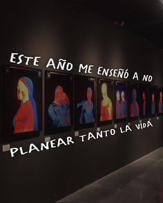 an art gallery with paintings on the wall and words written in spanish above them that read, este and me enseno a no planar - tanto la via