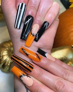 Orange And Black Halloween Nails, Ariana Nails, Spooky Sets, Pink Halloween Nails, Alien Nails, Theme Nails, Black Halloween Nails, Horror Nails, Holloween Nails