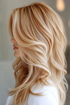 23 Gorgeous Winter Hair Color Ideas For Blondes Blonde Hair With Copper Lowlights, Warm Golden Blonde Hair, Pale Skin Hair Color, Fall Blonde Hair Color, Beige Blond, Fall Blonde Hair, Winter Hair Color Ideas, Hair Color Ideas For Blondes, Color Ideas For Blondes