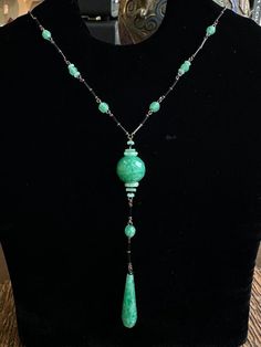 Antique Edwardian Art Deco Green Peking Glass Black Bead Y-Drop Necklace 27" Item here is a beautiful antique Art Deco green peking glass and black bead y-drop necklace. Jade was extremely popular during the 30's so the costume jewelers of the time had to come up with something to imitate it, they came up with Peking glass. Necklace features chain links and elongated black glass beads. Closes with a spring ring clasp. Gorgeous colors and interesting shapes. Condition: Good; item is pre-owned and may have some signs of light use and age related wear. Please look closely at the pictures provided as they are an extension of our written description. Measurements: Length: 27 in Drop Length: 5 in Weight: 30.7g 4594C Elegant Green Beaded Necklaces With Black Beads, Beaded Crystal Necklace, Edwardian Necklace, Glass Bead Jewelry, Diy Jewelry To Sell, Interesting Shapes, Beaded Jewelry Necklaces, Edwardian Art, Edwardian Jewelry