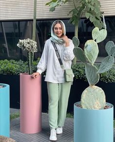 Iranian Outfit, English Outfit, Simple Girl Outfits, Persian Fashion, Beauty Makeover, Pakistani Fashion Casual