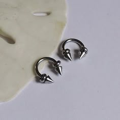 Cartilage Tragus Helix Rook Snug Ring - SET of TWO - 16G or 14G Beaded Horseshoe Jewelry - Choose Si Tragus Piercing Ideas, Piercings Tongue, Double Cartilage, Piercings Lip, Piercing Tongue, Tongue Piercings, Different Ear Piercings, Piercing Industrial, Beaded Horseshoe