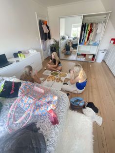 Sunken Living Room, I Love Being A Woman, Love Being A Woman, Summer Friends, Being A Woman, Teen Life, Teenage Years, Summer Dream, New Energy