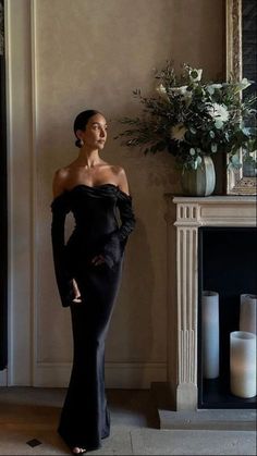 A black dress can be both formal and festive! Discover how to up the ante for your next black-tie wedding invitation. Prom Dress Elegant Classy, Classy Event Outfit, Timeless Black Dress, Bridesmaid Dresses Aesthetic, Fancy Event Outfit, Black Gown Elegant Classy, Black Tie Aesthetic, Wedding Guest Winter, Classy Bridesmaid Dresses