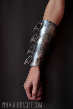 Post Apocalyptic Bracer made with EVA foam, painted with acrylics you can adjust it for you thanks to the corset closure. the standard measurements of the bracer are: 15 cm (6in) at the bottom, 20cm (8in) at the top and 20cm (8in) of lenght. if you're afraid the bracer it's too small for your arm but you like the design, contact me, I'll craft one that will fit perfectly on you at the same price. for any doubt or information don't hesitate to contact me! THIS IS NOT REAL METAL IN THE 90% OF CASE Post Apocalyptic Outfit, Eva Foam Armor, Post Apocalyptic Costume, Warrior Costume, Queen Costume, Mermaid Costume, Fantasy Costumes, Eva Foam, Post Apocalyptic