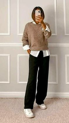 Mode Over 50, Minimalist Moda, Black Jeans Outfit, Outfit Jeans, Mode Casual, Casual Work Outfits, Looks Chic, 가을 패션, Work Outfits Women