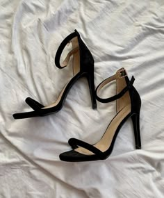 Black Shoes Heels Classy, Black Heels Aesthetic Classy, Sandals Heels Aesthetic, Heels Classy Elegant Black, Black Fancy Heels, Lancaster Aesthetic, Heels Aesthetic Classy, Black Heels Aesthetic, Black Heels Classy